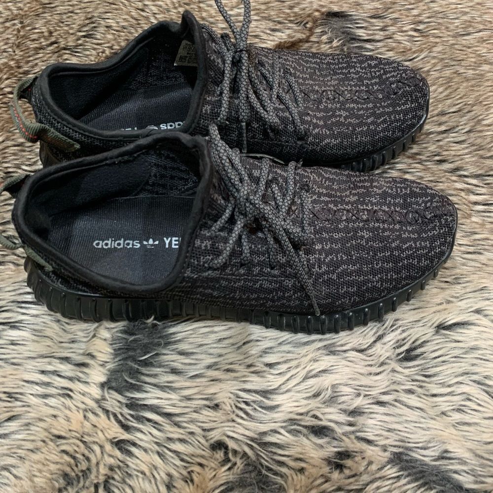Adidas Yeezy 350 Boost Low Kanye West Triple Black Pirate Black AQ2659 BB5350 - Picture 1 of 11